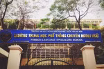 Trường chuyên Ngoại ngữ cho học sinh kiểm tra học kỳ trực tuyến một số môn học