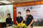 Ba học sinh lớp 7 trường Marie Curie xuất bản sách về môi trường
