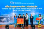 ĐH Công nghiệp Thực phẩm TP.HCM vinh dự đón nhận Cờ thi đua của Chính phủ