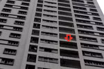 Vụ 2 mẹ con rơi từ tầng 11: Người bố gục ngã vì mất vợ mất con