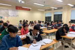 Học sinh lớp 12 chuẩn bị cho nhiều kỳ thi, trường khó khăn sắp xếp lịch ôn tập