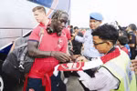 Arsenal mang vệ sĩ, đầu bếp riêng tới Việt Nam