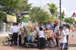 Không nên để con tự quản lý tiền mừng tuổi