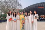 Quá trình chạy thận gần 12 năm, cô Nga vẫn miệt mài lên lớp giảng bài cho HS