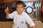 Chuyện lạ về cậu học sinh lớp 11 mang hình hài trẻ con
