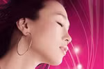 Mr Đàm nghĩ Mỹ Tâm bị mộng du, và dắt Mỹ Tâm vào nhà