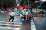 Clip ông Tây: “Cái tát giáng vào mặt người Hà Nội? Người Hà Nội nào?"