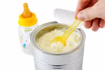 Bộ Y tế gây hoang mang khi nói “sữa công thức = sữa bò + hóa chất” 