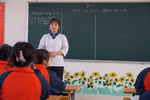 Cô giáo Thiên Nga chọn bỏ cơ hội nghề nghiệp lương cao hơn vì yêu nghề dạy học