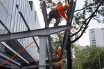 Saigon Center bị phạt gần 60 triệu đồng và cưỡng chế tháo dỡ vi phạm