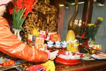 Chướng mắt: Những hành động không thể chấp nhận ở chốn cửa Phật (P14)