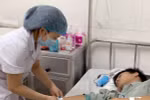 Bác sĩ Bệnh Viện E chạy đua cùng học sinh cấp cứu đi thi tốt nghiệp