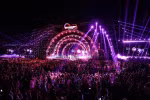 Maroon 5 hát liên tục 15 bài trong siêu nhạc hội 8Wonder Winter Festival