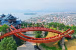 Nhiều tour giá ưu đãi thu hút du khách đến Quảng Ninh bằng đường hàng không