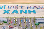 Gần 400 xe điện VinFast tạo biểu tượng "Vì Việt Nam Xanh" tại Ngày hội Xanh 2025