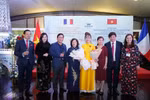 Bà Nguyễn Thị Phương Thảo nhận Huân chương Bắc đẩu bội tinh của Nhà nước Pháp