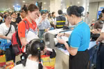 Vietnam Airlines phối hợp đưa người có hoàn cảnh khó khăn về quê đón Tết
