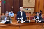 Lò đang cháy lớn, ai muốn hay phải đứng sang một bên?