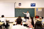 Giáo viên phải làm gương cho thói quen tự học, tự tìm tòi, đổi mới