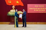 Công bố quyết định của Bộ Chính trị về công tác cán bộ
