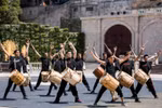 Họ là những người làm nên một show nghệ thuật quy mô nhất tại Bà Nà Hills