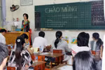 Vì sao nhiều trường học cứ muốn giáo viên phải thu tiền?