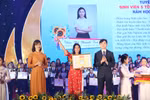Lớp tiếng Anh miễn phí của nữ sinh nghèo vượt khó