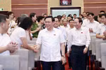 Chủ tịch Quốc hội Vương Đình Huệ tiếp xúc cử tri thành phố Hải Phòng