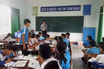 Vợ chồng thầy giáo tâm huyết với nghề