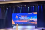 Cô giáo trẻ đầy tài năng và rất duyên dáng