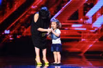 X-Factor: Vợ con MC, danh hài Thành Trung khiến BGK không thể ngồi yên