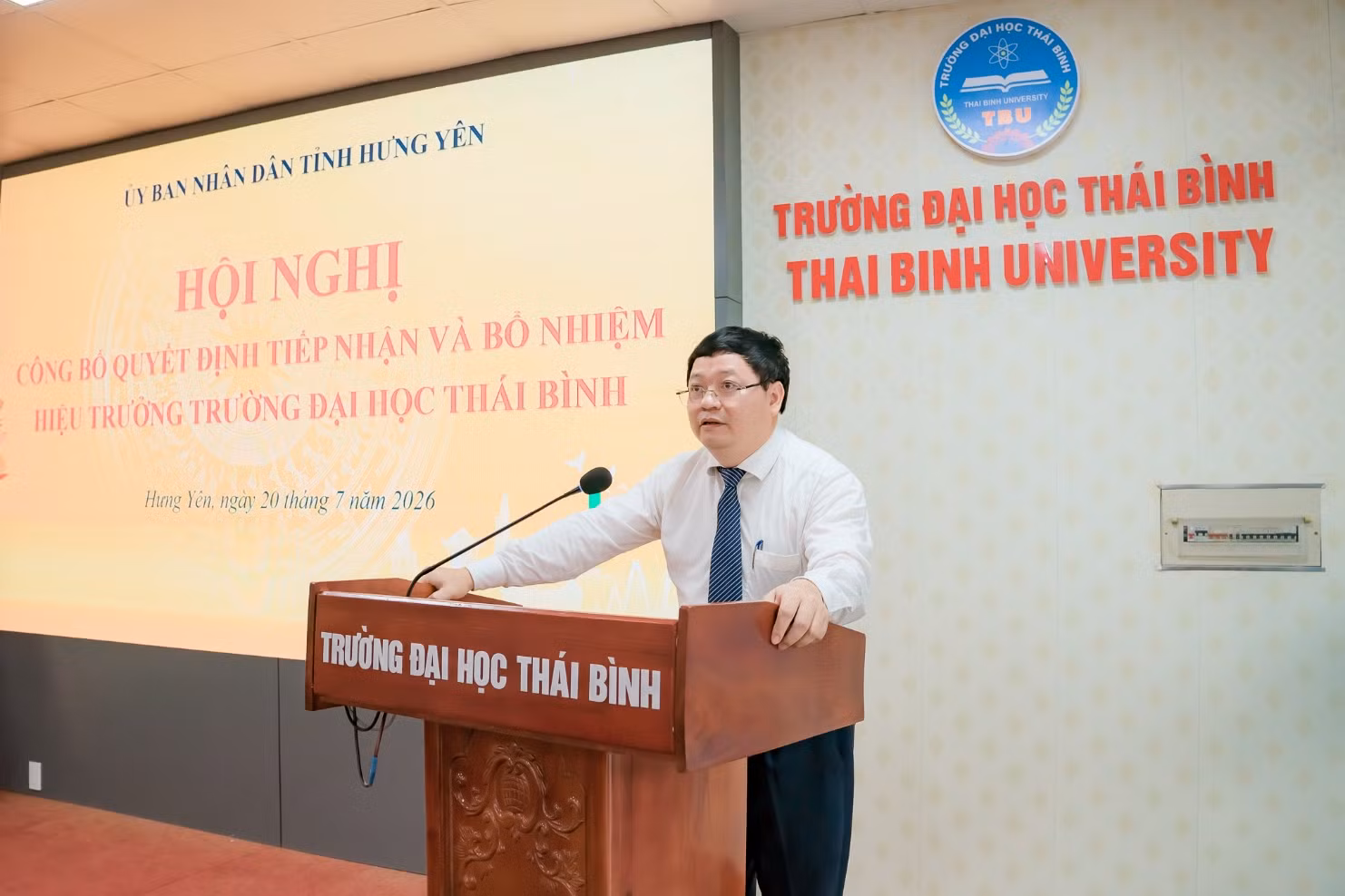 Phó Giáo sư, Tiến sĩ Phạm Quốc Thành, Hiệu trưởng Trường Đại học Thái Bình phát biểu nhận nhiệm vụ.