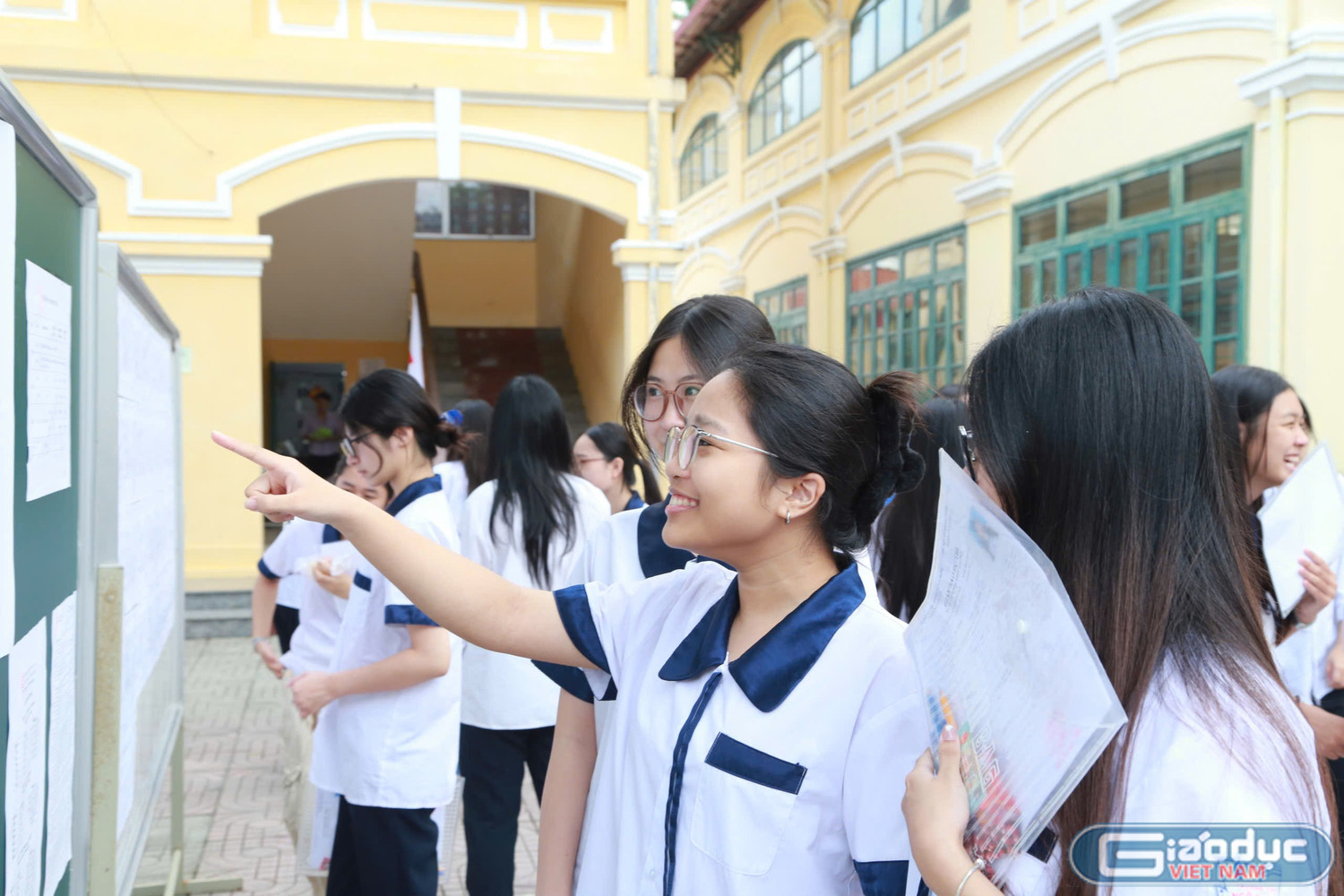 gdvn-thi-tot-nghiep-ngu-van-10.jpg