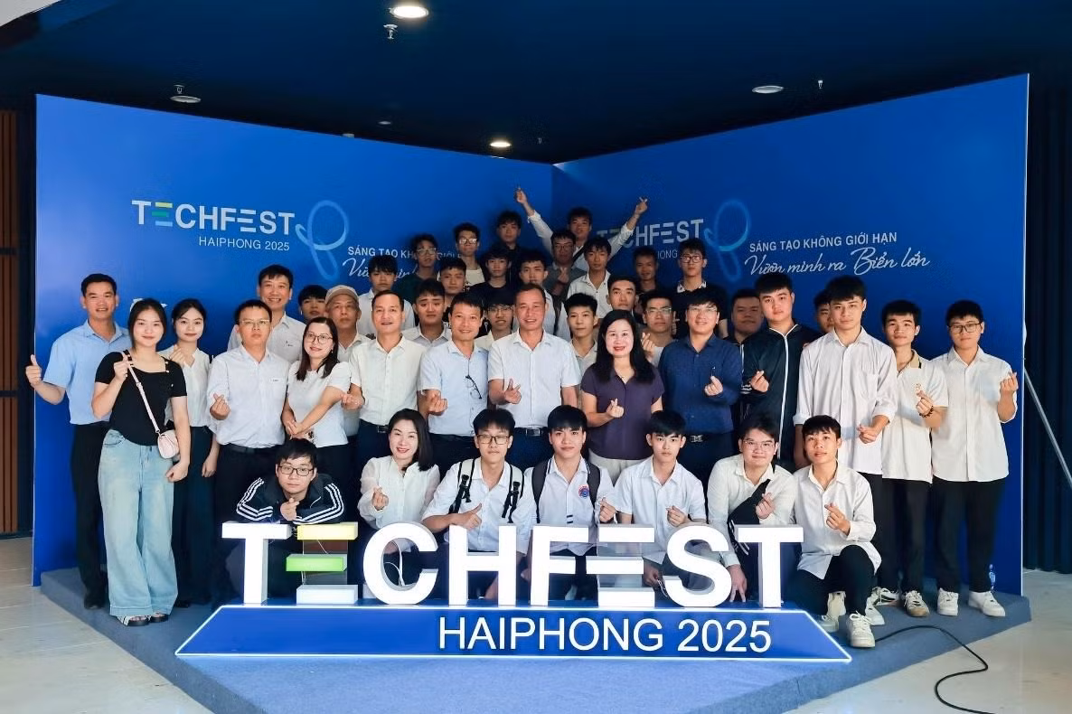 Sinh viên nhà trường tham gia các hoạt động khoa học công nghệ. Ảnh: NTCC