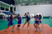 Ngay từ những phút đầu tiên, 2 đội đã tạo nên những pha tranh chấp dưới rổ kịch tính.