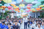 Hơn 1.500 tân sinh viên ETU tìm hiểu về “AI trong kỷ nguyên chuyển đổi song sinh” 