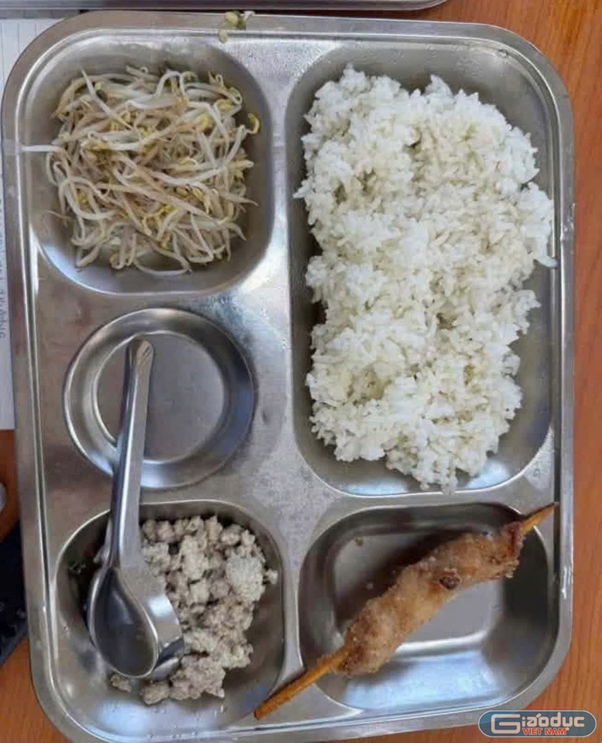 gdvn-bua-trua-trung-gia.jpg