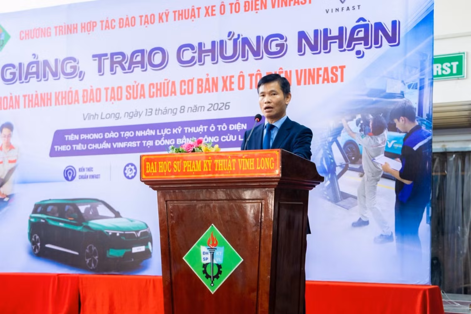 pgs-ts-phan-anh-cang.jpg