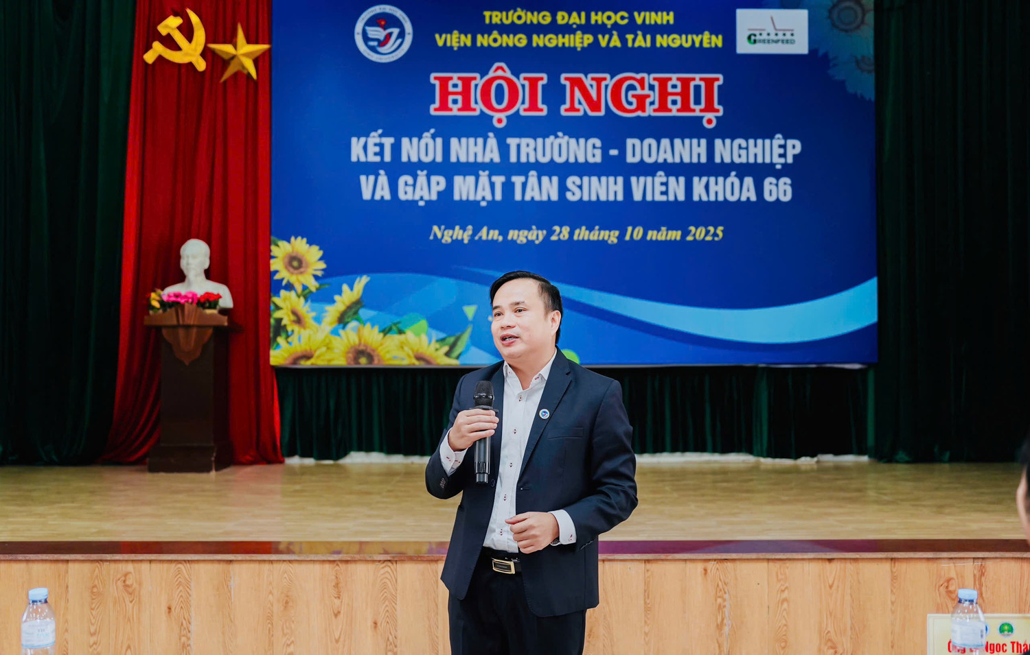 thay-vinh-dh-vinh.jpg