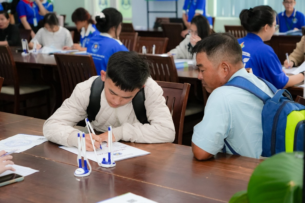 Thí sinh nhập học tại VHU từ ngày 11/8 – 21/8 nhận hỗ trợ lên đến 60% học phí học kỳ 1 và tặng thêm 2.000.000 đồng hỗ trợ chi phí di chuyển và lưu trú.