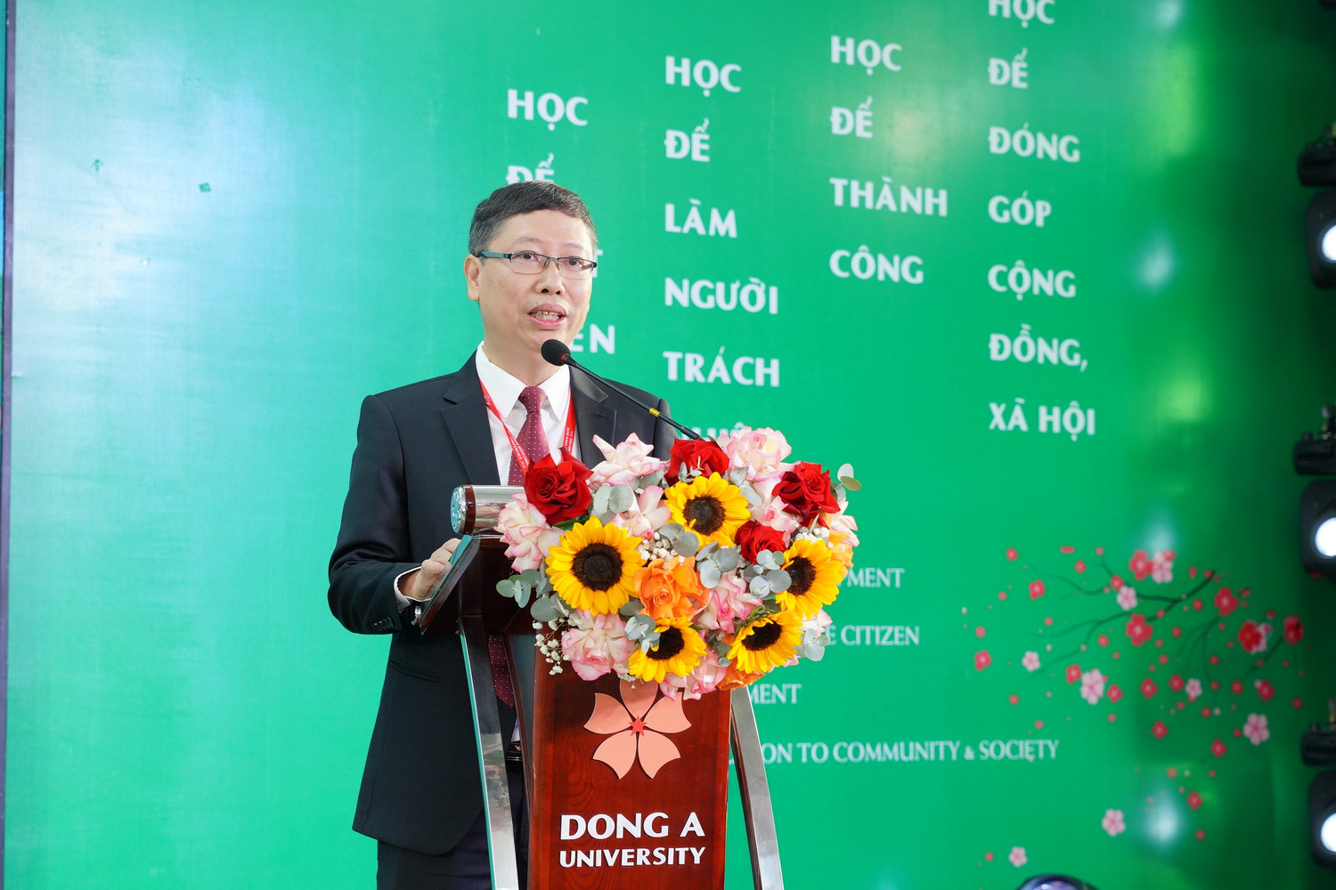 pgsts-dinh-thanh-viet-7r309845.jpg
