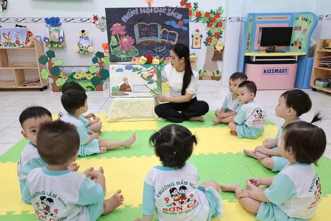Cô và trò Trường Mầm non Sơn Ca (phường Ninh Kiều, thành phố Cần Thơ). Ảnh NTCC
