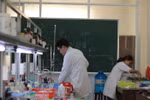 Ngoài hỗ trợ sinh hoạt phí, cần quan tâm đến cơ hội việc làm ngành Khoa học cơ bản