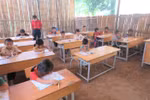 Một giờ học của cô trò Trường Phổ thông dân tộc bán trú Tiểu học Huổi Lếch (xã Mường Toong, tỉnh Điện Biên). Ảnh: LC