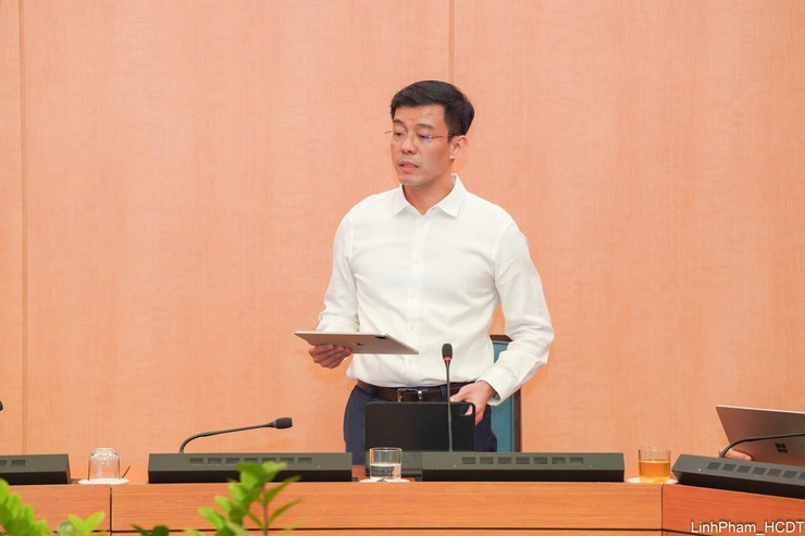 Giám đốc Sở Khoa học và Công nghệ Hà Nội Cù Ngọc Trang báo cáo tại Hội nghị. Ảnh: hanoi.gov.vn