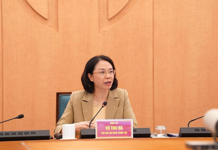 Phó Chủ tịch Ủy ban nhân dân thành phố Hà Nội Vũ Thu Hà phát biểu chỉ đạo tại cuộc họp. Ảnh: hanoi.gov.vn