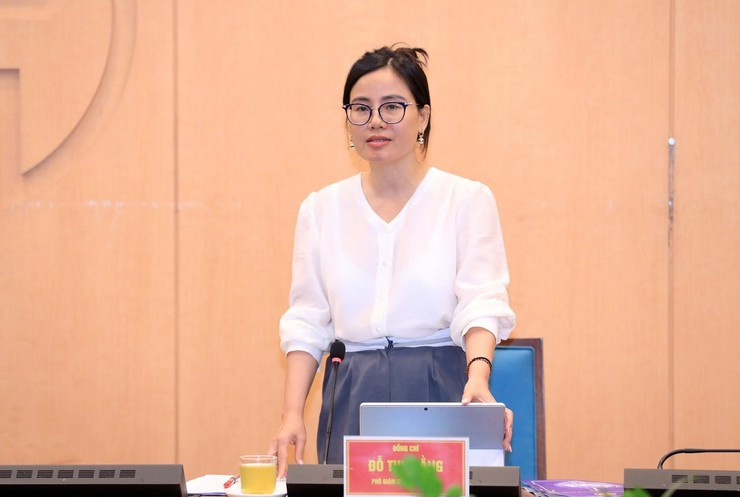 Phó Giám đốc Sở Tài chính Đỗ Thu Hằng thông tin tại buổi họp báo. Ảnh: UBND Thành phố Hà Nội.
