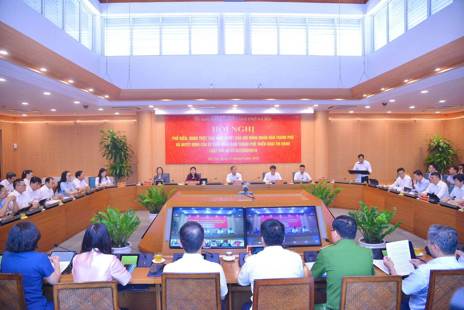 Hội nghị được tổ chức trực tuyến từ điểm cầu trụ sở UBND Thành phố đến 126 xã, phường với hơn 5.000 đại biểu tham dự. Ảnh: Lê Hải/hanoi.gov.vn