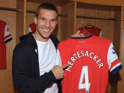 Lukas Podolski bảnh bao ngày ra mắt Arsenal