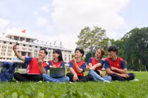 Thu hẹp khoảng cách phổ thông-đại học: Chương trình hội nhập thành đặc quyền của tân sinh viên DHV